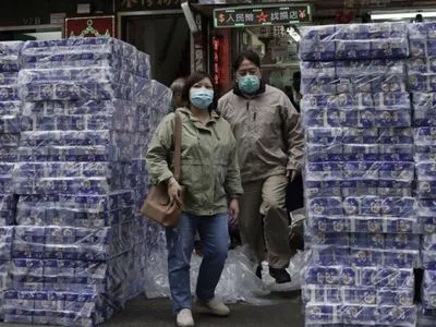 У Гонконзі озброєна банда викрала сотні рулонів туалетного паперу