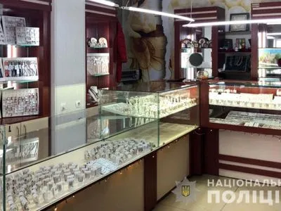 В Донецкой области ограбили ювелирный магазин