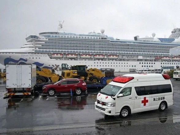 Епідемія коронавірусу: кількість інфікованих на борту лайнера у Японії зросла до 454 осіб
