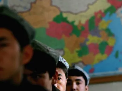 "Інтерновані з метою перевиховання": ЗМІ опублікували за що уйгурів відправляють в китайські табори