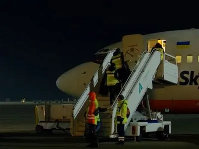 Появилось видео вылета самолета, которым проведут эвакуацию украинцев из Китая