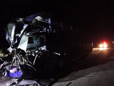 В Николаевской области рейсовый автобус столкнулся с грузовиком: 17 пострадавших