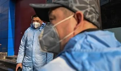 Кількість заражених коронавірусом за день у китайській провінції Хубей різко впала
