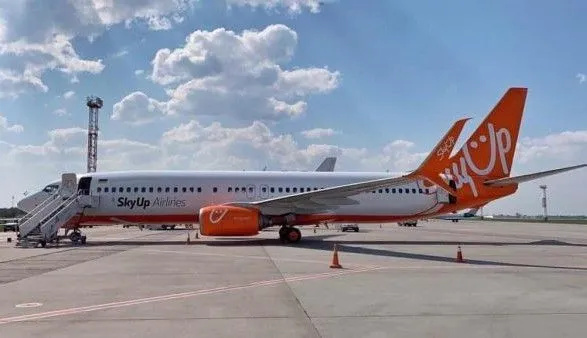В аеропорту "Бориспіль" сів літак з евакуйованими з Китаю українцями