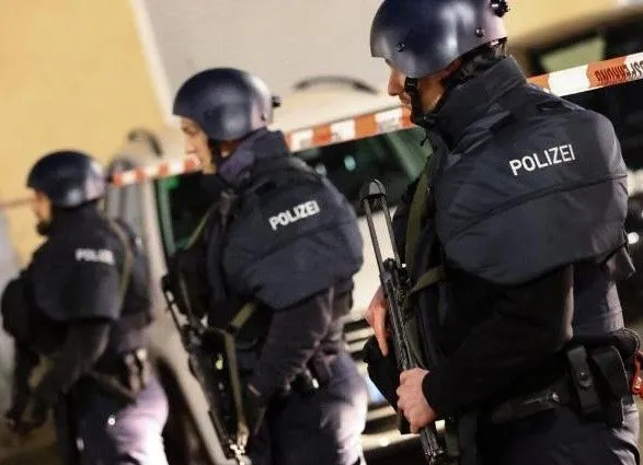 У Німеччині застрелили вісім осіб в двох барах