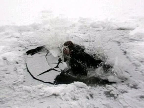 В Донецкой области рыбак провалился под лед и утонул