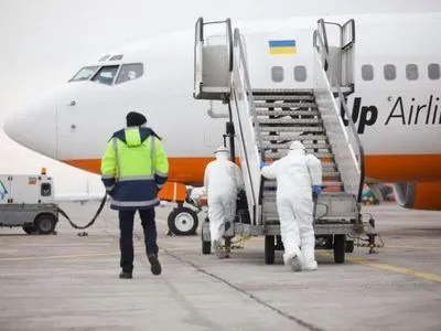 Аваков розповів, чому літак з евакуйованими громадянами так довго не міг сісти в Харкові