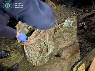 На Житомирщині виявили схрон із понад 30 кг ртуті