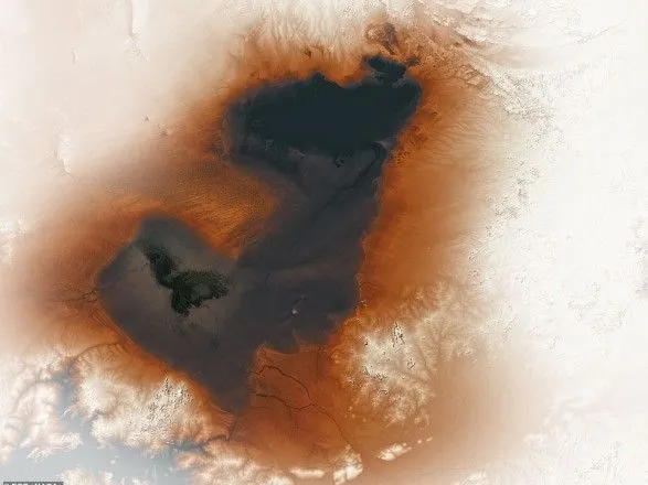 NASA опубликовало снимки древнего озера в Сахаре