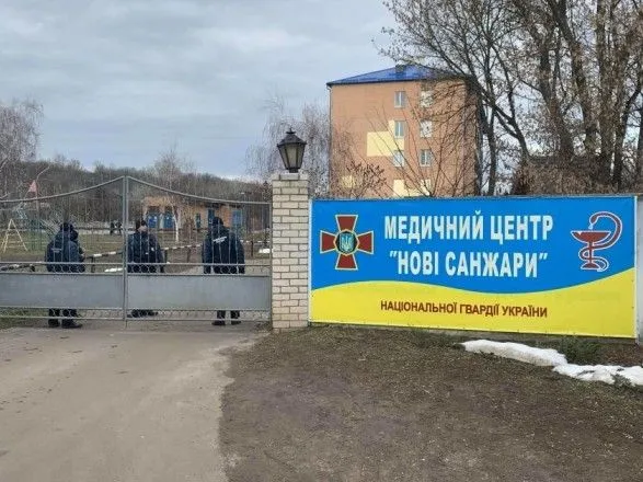 sutichki-u-novikh-sanzharakh-pyatero-politseyskikh-sche-perebuvaye-na-likuvanni