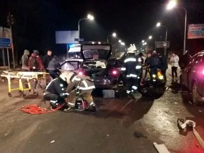Внаслідок ДТП у Дніпропетровській області загинула 1 особа, ще 5 постраждали