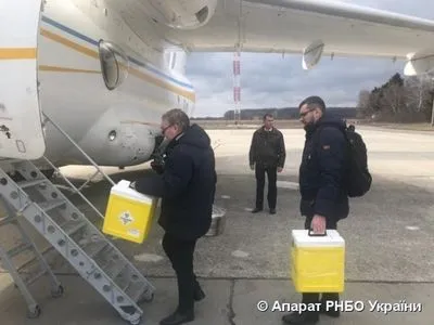 РНБО: зібраний біоматеріал у евакуйованих з Китаю сьогодні відправлять до Києва на аналіз
