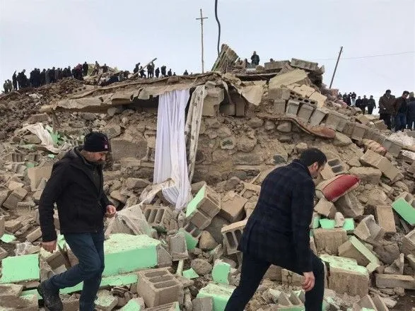 Через землетрус у Туреччині та Ірані загинуло щонайменше 9 людей