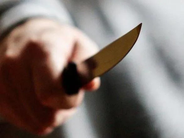 У Маріуполі на вулиці знайшли труп з кількома ножовими пораненнями