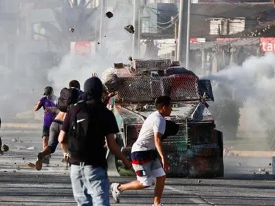 Перед началом музыкального фестиваля в Чили произошли массовые беспорядки: пострадали 23 полицейских