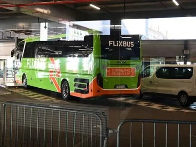Епідемія коронавірусу: у Франції затримали автобус з Італії через пасажира, який відчув нездужання