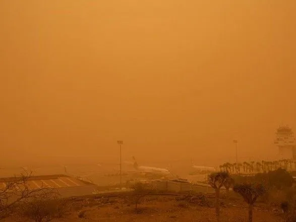 На Канарских островах произошла песчаная буря, которую видно из космоса