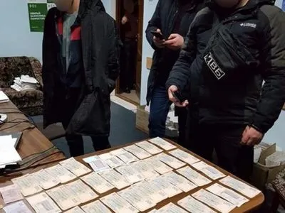 В Хмельницком за вымогательство денег задержали группу псевдо-полицейских