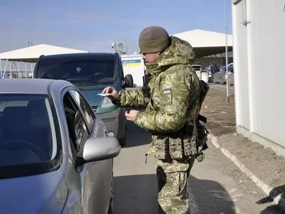 Пограничника Сумской области будут судить из-за взятки за отметку о въезде в Украину
