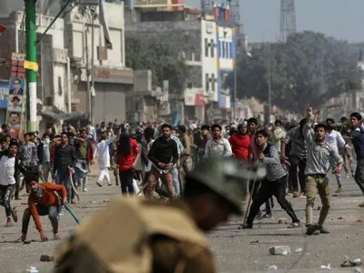 Протесты в Нью-Дели: семеро погибших и более 150 раненых