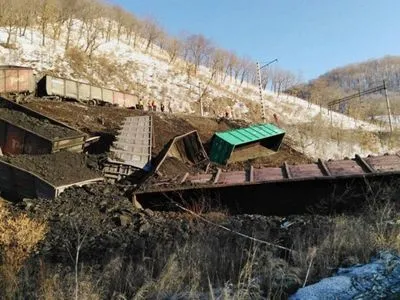 На Транссибірській магістралі обмежили рух поїздів через сходження 18 вагонів з вугіллям