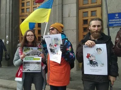 Харківська міська рада “повернула” проспект Жукова: активісти влаштували протест