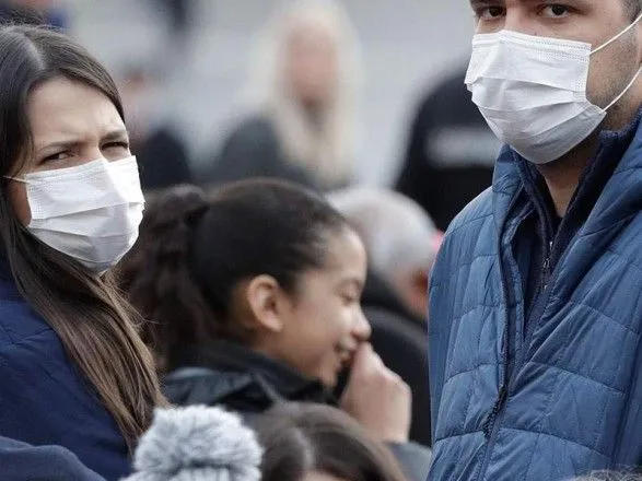 Опасения из-за коронавируса спровоцировали дефицит масок в греческих Салониках