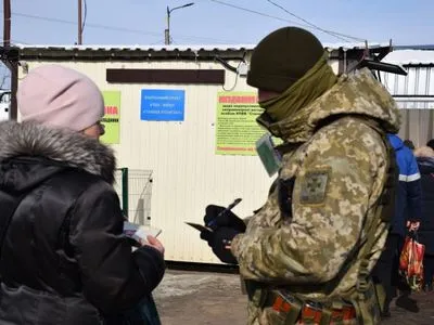 Ситуация на КПВВ на Донбассе: 225 автомобилей застряли в очередях