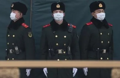 Китайська поліція затримала понад 1,5 тис. осіб за продаж підроблених медичних масок