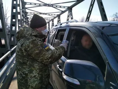 Предотвращение коронавируса: на границах Украины за сутки проверили 75 тыс. пассажиров