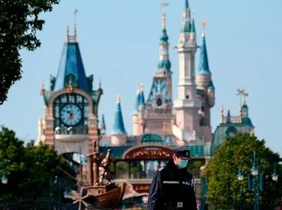 Disneyland у Японії закривають на два тижні через коронавірус