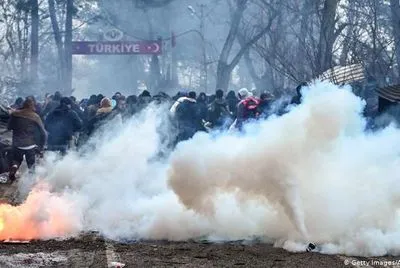 Греция блокирует тысячи мигрантов на границе с Турцией