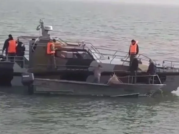 В Украину вернулись рыбаки, которых россияне задержали в Азовском море