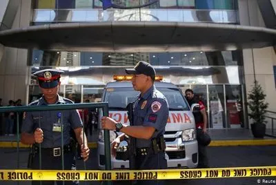 Ексохоронець в торговому центрі на Філіппінах здався і відпустив заручників