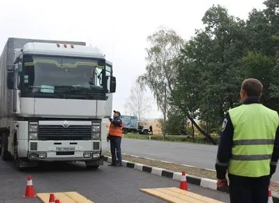 Гончарук: для обслуговування комплексів для перевірки вантажівок залучать більше робітників