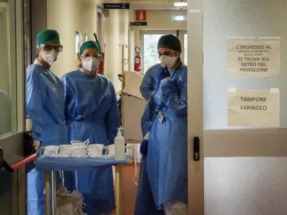 В Италии начали оказывать материальную помощь тем, кто находится в изоляции из-за коронавируса