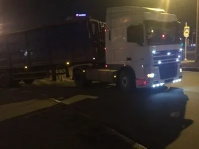 В Харькове грузовик сбил мужчину, пострадавший скончался