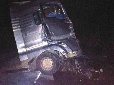 В Черниговской области столкнулись грузовики, водители погибли