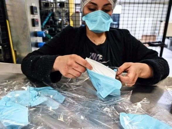 Из больниц Парижа украли более 8 тыс. медицинских масок из-за COVID-19