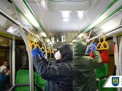 У Львові почали дезінфекцію громадського транспорту перед виходом на маршрути