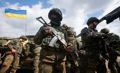 В зоне ООС украинский БМП подорвался на мине: один военный погиб, трое ранены