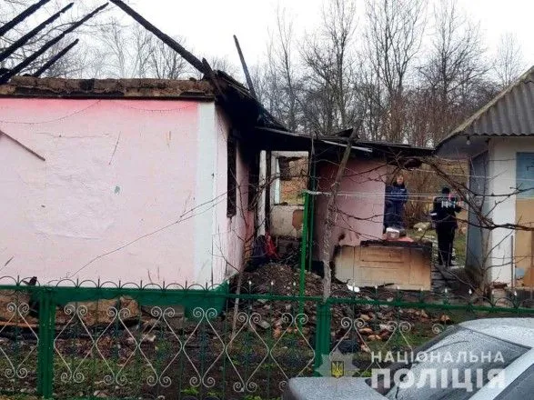 Загибель матері та її трьох малолітніх дітей у пожежі на Буковині кваліфікували як вбивство