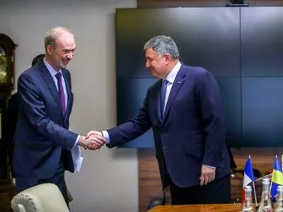 Аваков и посол Франции обсудили строительство 20 патрульных кораблей для Украины