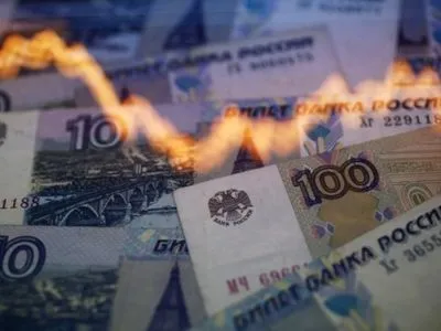 В России упал курс рубля на фоне резкого обвала стоимости нефти