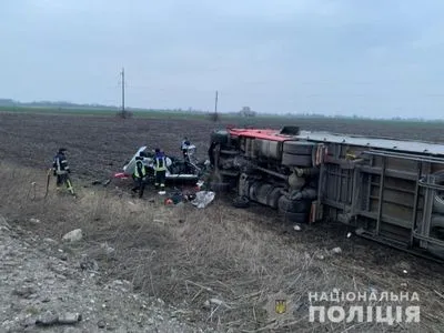 В Киевской области столкнулись грузовик и легковушка, погибли три человека