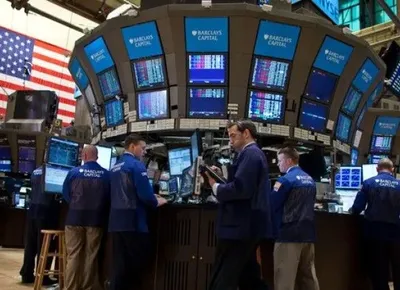 Американські біржі почали день з падіння на 7%