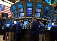 Американские биржи начали день с падения на 7%