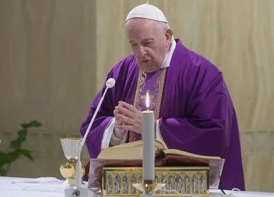 Из-за коронавируса Папа Франциск позволил транслировать утренние мессы