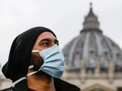 У Ватикані через коронавірус закрили низку туристичних об'єктів