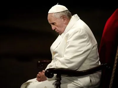 Папа Франциск на фоне эпидемии коронавируса призвал священников продолжать посещать больных